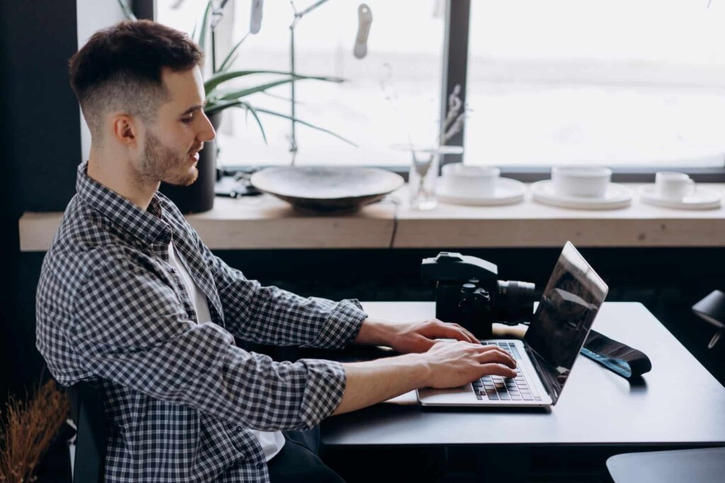 Freelancer vs agency vs in-house